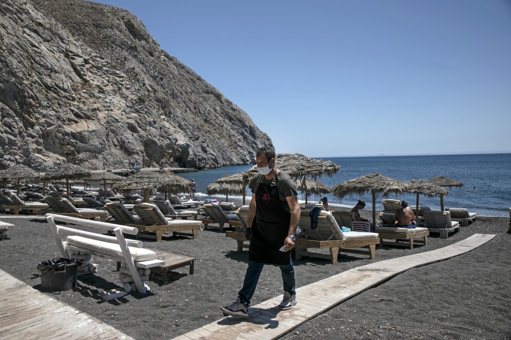 Trei români, confirmaţi cu COVID în Grecia și plasați în carantină