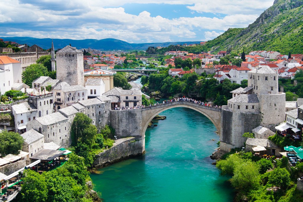 Am devenit un pericol pentru Europa. Încă o ţară impune românilor test negativ COVID la trecerea frontierei