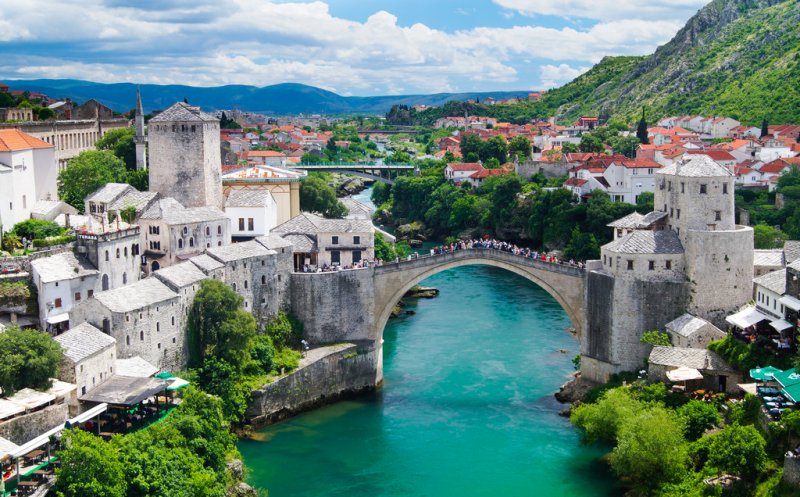 Am devenit un pericol pentru Europa. Încă o ţară impune românilor test negativ COVID la trecerea frontierei