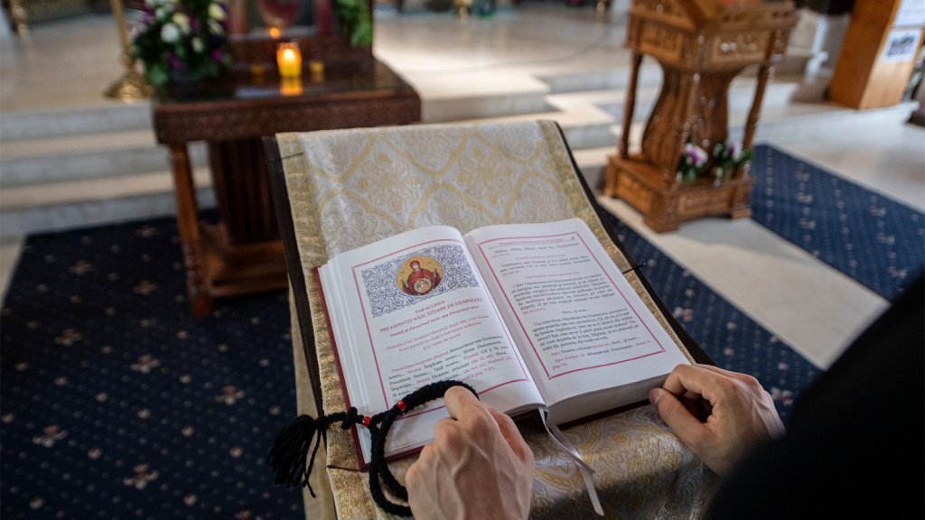 Patriarhie: Masca, obligatorie în biserici. Nu se permite accesul persoanelor cu tuse, strănut, rinoree