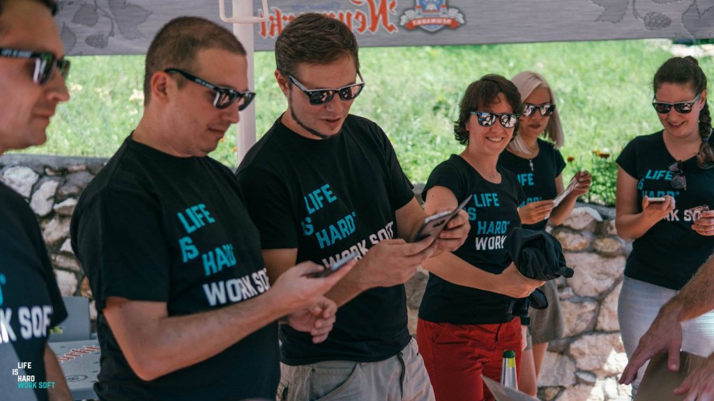IT-iștii de la Life Is Hard au cumpărat 40% dintr-o companie de contabilitate
