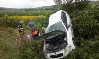 Accident Dăbâca: O clujeancă s-a dat peste cap cu mașina. Doi copii au ajuns la spital
