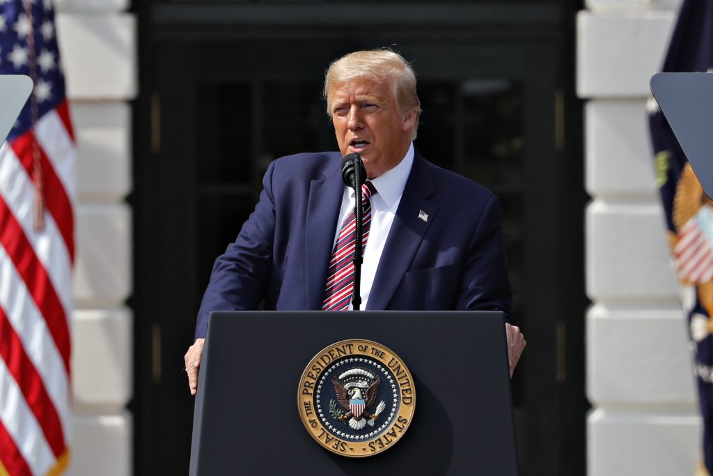 Trump afirmă că noul coronavirus va dispărea de la sine
