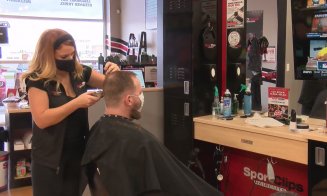 De ce doi hairstylişti care aveau COVID-19 nu au infectat niciunul dintre cei 139 de clienți?