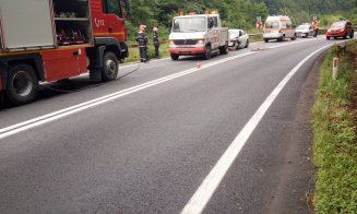 Accident între o mașină și un TIR pe Cluj - Oradea