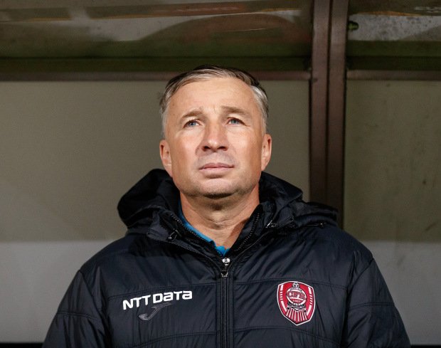 Antrenorul CFR-ului, fost jucător la Chelsea, nu a fost uitat de englezi: "Get well soon, super Dan"