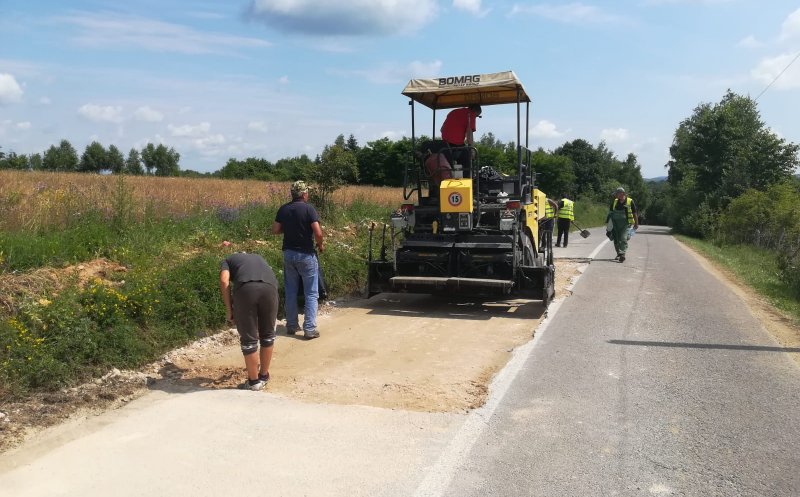 Au fost demarate lucrări de întreținere, cu asfaltare, pe drumul judeţean 103K Căpușu Mare - Râșca