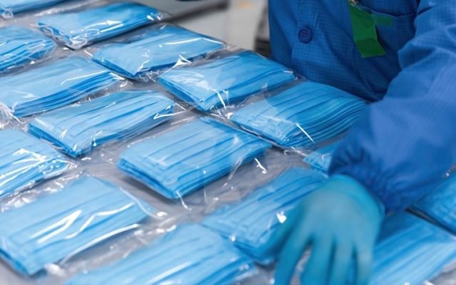 Armata şi Ministerul Educaţiei s-au aprovizionat cu măşti şi materiale de protecţie de la Unifarm, în valoare de 5 milioane de euro