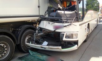Cluj: Mai mulți răniți după un impact între un autobuz și un camion