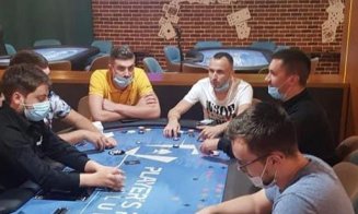 Poker la Cluj pe sistem COVID. Cu masca sub bărbie sau lipsind cu desăvârşire şi distanţare zero
