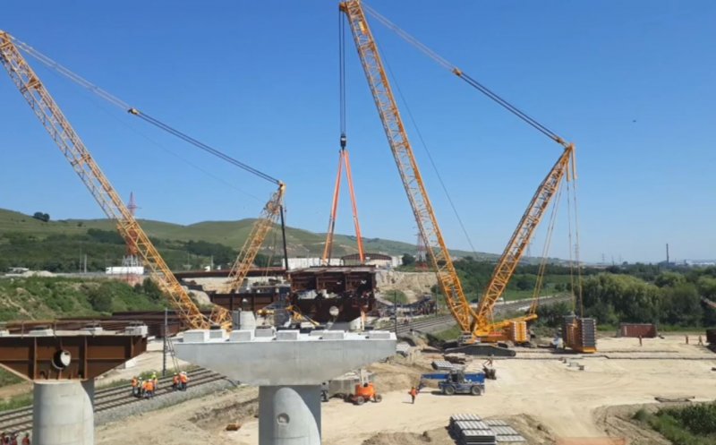 Lucrările la autostrada Sebeș-Turda opresc traficul feroviar spre Cluj. Se montează un tablier peste calea ferată