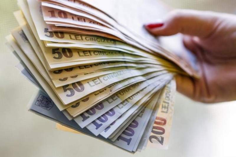 Povara fiscală de pe umerii unui român cu salariu mediu: jumătate din venituri reprezintă taxe și impozite