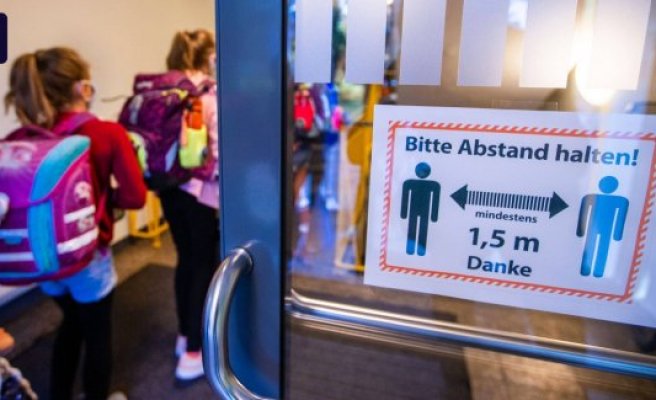 Şcoli închise, la doar câteva zile de la începerea anului şcolar. Au apărut cazuri de COVID-19