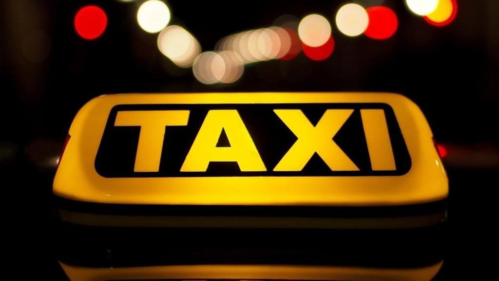 Taximetriştii din Cluj, deranjaţi de trotinetele Bolt. "Această activitate comercială se desfășoară cu acordul administrație?"