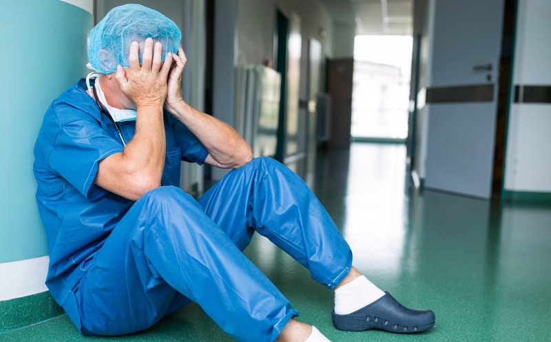 Apelul medicilor: Deblocaţi posturile în sistemul medical. Medicii sunt epuizați!