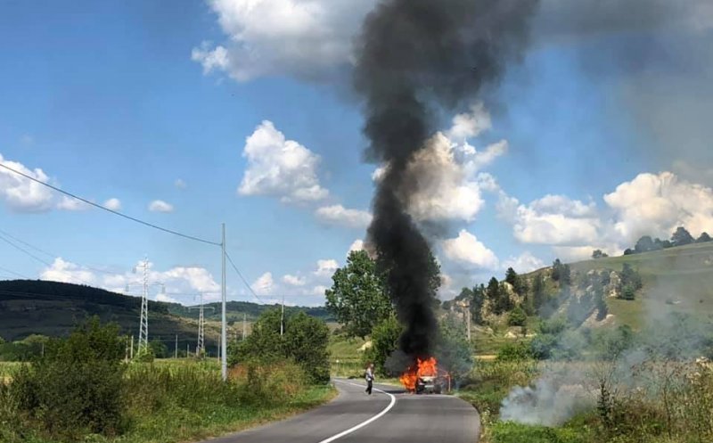 De râs sau de plâns? A vrut să dea foc la gunoaiele de pe câmp, dar și-a dat foc la propria mașină