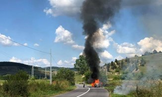 De râs sau de plâns? A vrut să dea foc la gunoaiele de pe câmp, dar și-a dat foc la propria mașină