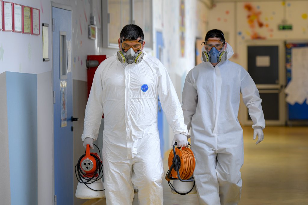 Banii publici în „starea de urgenţă”: plăţi ilegale pentru „carantinaţi” şi dezinfecţi cu adaos de 5.400%