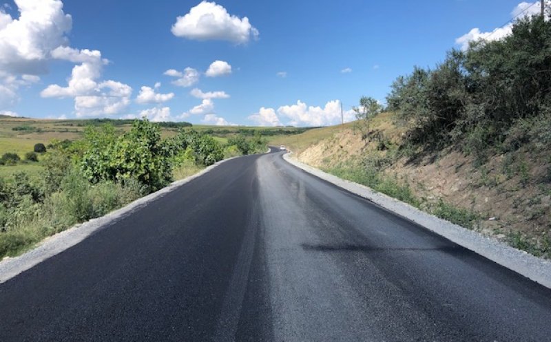 A început asfaltarea pe drumul județean 161 G - Drumul Bistriței