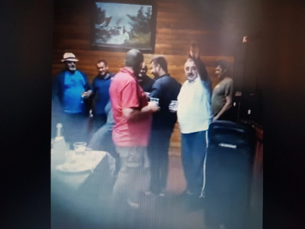 Un edil din Cluj chefuiește, pe manele, în plină pandemie