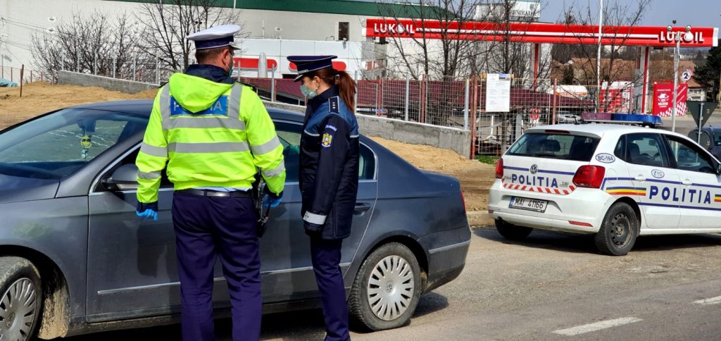 Tânăr din Cluj, prins fără permis într-un autoturism cu plăcuțe false
