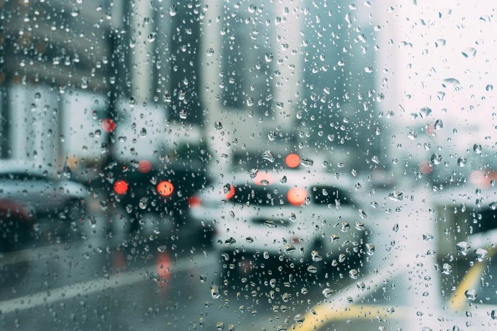 Se schimbă vremea la Cluj. Ploi torențiale și vijelii până miercuri