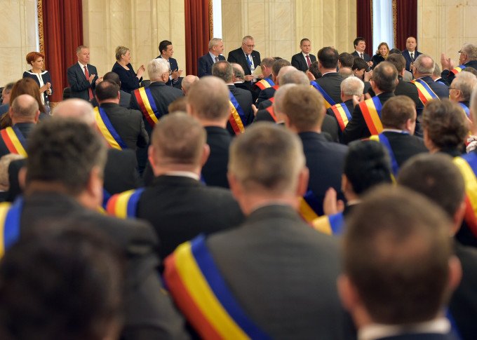 Proiect USR: Anularea pensiilor speciale pentru primari şi preşedinţii de consilii judeţene