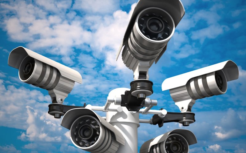 Liber la stâlpii "Big Brother". În ce condiţii pot folosi primăriile imaginile