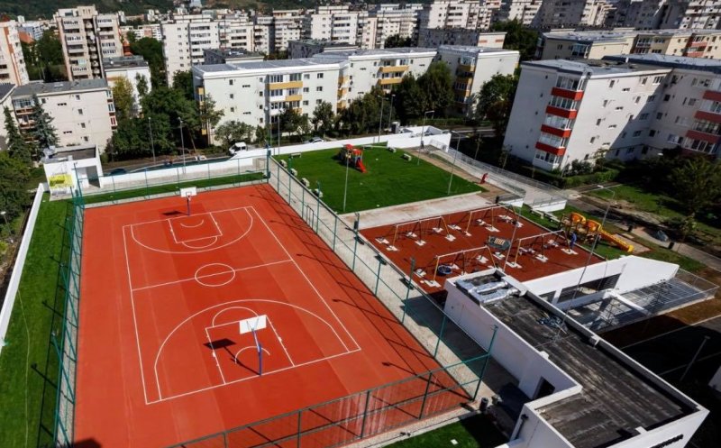 Încă un parking finalizat la Cluj. Mănăşturenii se pot bucura de o terasă verde, teren de sport și spațiu de joacă pe Mogoşoaia