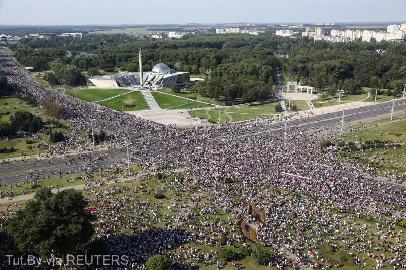 Protestele anti-Lukashenko au continuat şi azi. Preşedintele a scos armata pe străzi