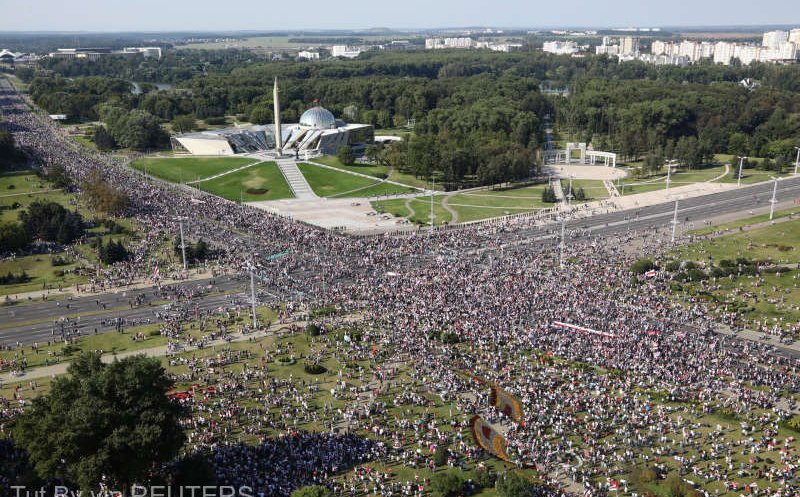 Protestele anti-Lukashenko au continuat şi azi. Preşedintele a scos armata pe străzi