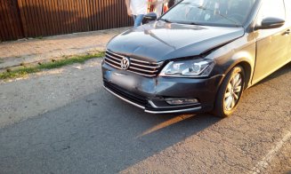 4 maşini implicate într-un accident la Gilău. 2 persoane au ajuns la spital