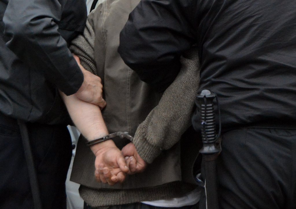 Bunic după gratii. A lovit intenționat cu mașina un bărbat