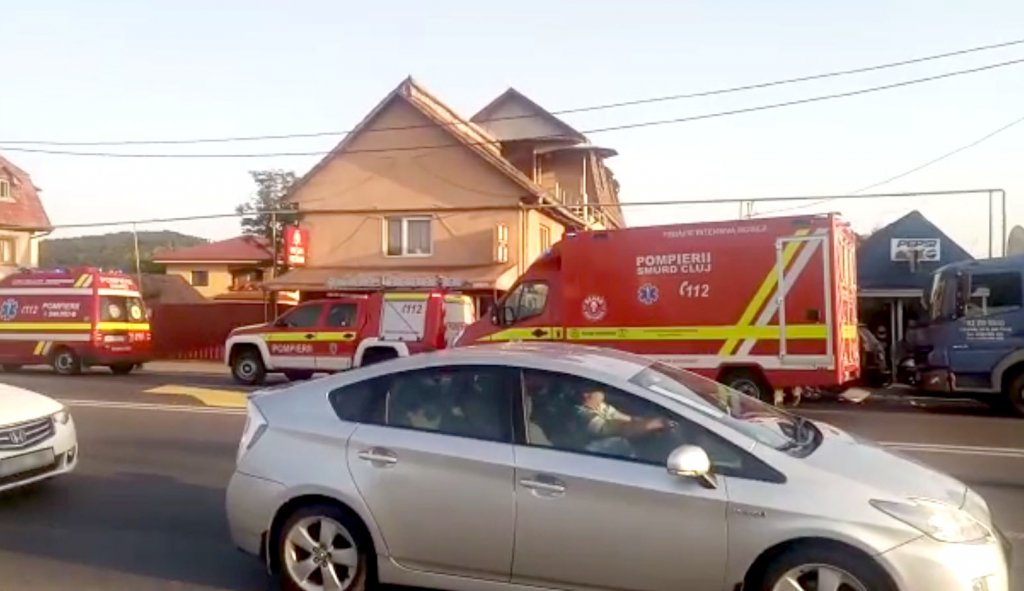 Microbuz cu pasageri implicat într-un accident pe strada Traian Vuia. Patru femei rănite