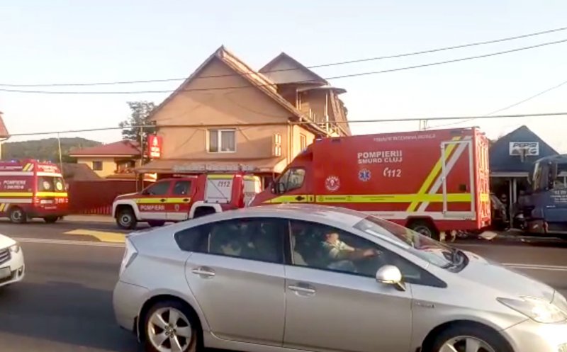 Microbuz cu pasageri implicat într-un accident pe strada Traian Vuia. Patru femei rănite