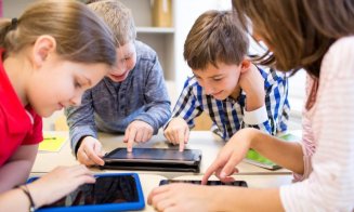 Furnizorii de tablete pentru elevii din Cluj, respinși la licitație. Descalificări: Orange, Vodafone, Telekom
