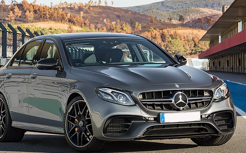 Risc de incendiu la unele modele Mercedes. Campanie de rechemare în service a mii de maşini din România