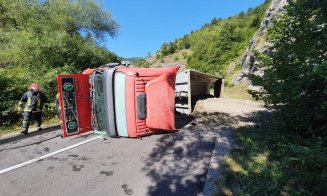 Încă o basculantă cu nisip răsturnată la Cluj