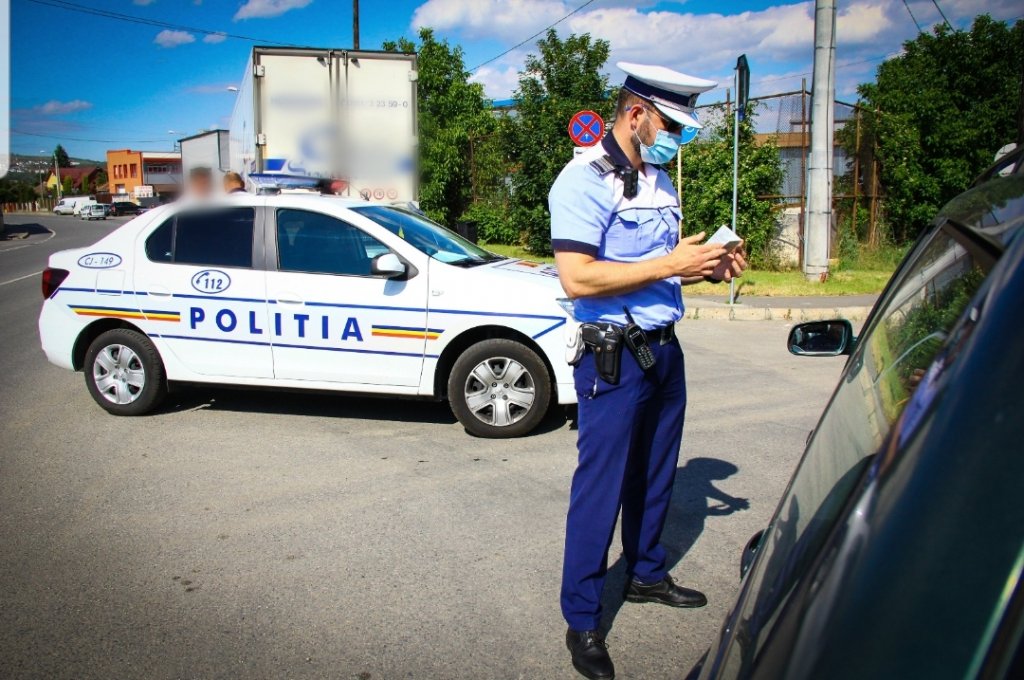 Vești bune pentru șoferi! Dovada plății RCA se poate face și de pe telefon