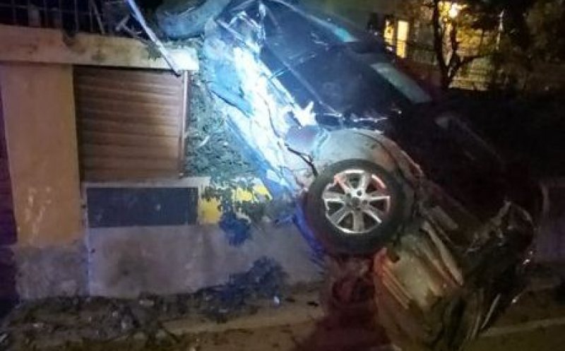 Clujean, rănit într-un accident în Bistrița. A acroșat o cisternă și a intrat într-un TIR