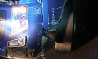 Clujean, rănit într-un accident în Bistrița. A acroșat o cisternă și a intrat într-un TIR