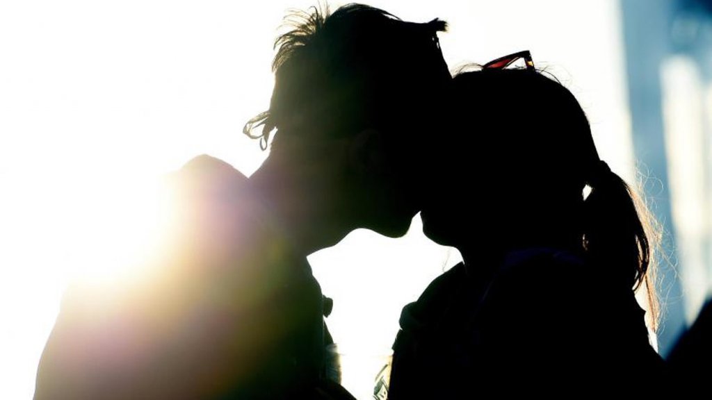 Percheziţii DIICOT: Minore, racolate prin metoda "loverboy" pentru exploatare sexuală