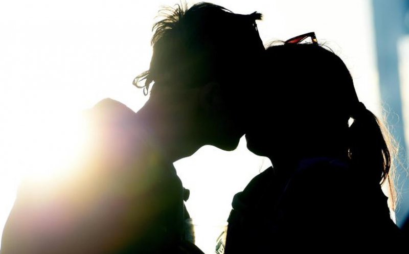 Percheziţii DIICOT: Minore, racolate prin metoda "loverboy" pentru exploatare sexuală
