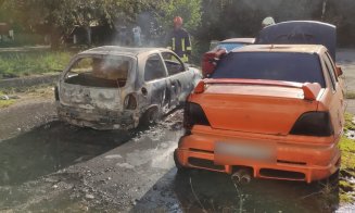 Trei mașini cuprinse de flăcări din cauza unor copii care se jucau... cu focul