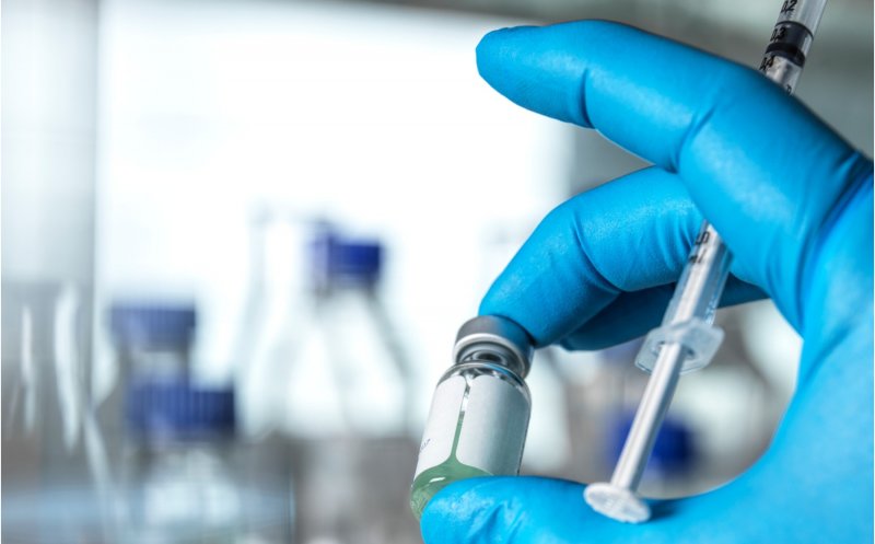 China are patru vaccinuri Covid-19 în etapa finală a studiilor clinice şi ar putea fi gata în noiembrie