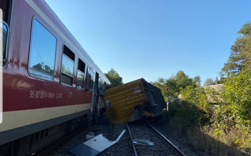 Accident feroviar în Cluj. Un tren de pasageri a lovit un container