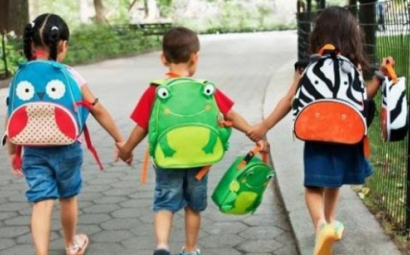 Fără tablete şi obligaţi la navetă, pe banii părinţilor. O primărie PSD din Cluj, arătată cu degetul