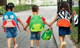 Fără tablete şi obligaţi la navetă, pe banii părinţilor. O primărie PSD din Cluj, arătată cu degetul