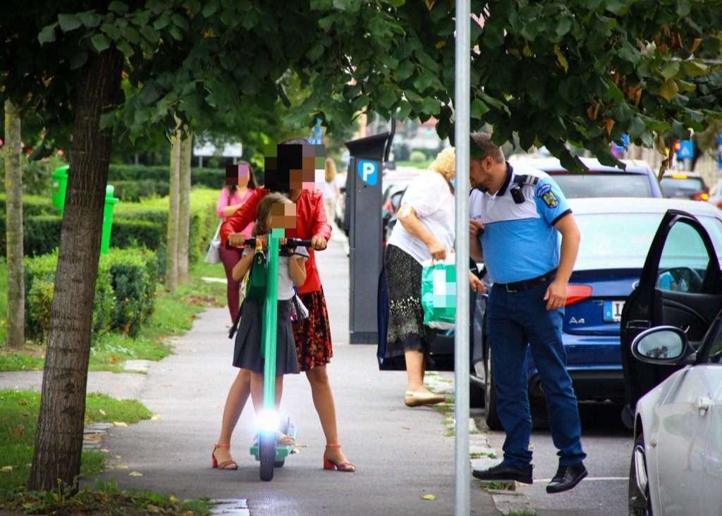 Razie pe străzile din Cluj: 31 de amenzi pentru biciclişti şi trotinetişti, șapte permise reţinute