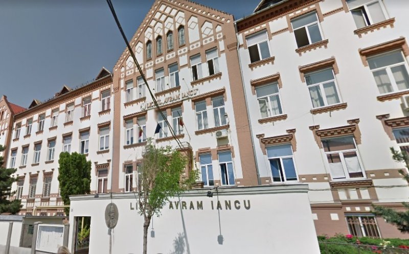 Mama unui elev din "Avram Iancu": Noi, părinţii, nu avem nicio informație legată de măsurile luate după infectarea unui profesor